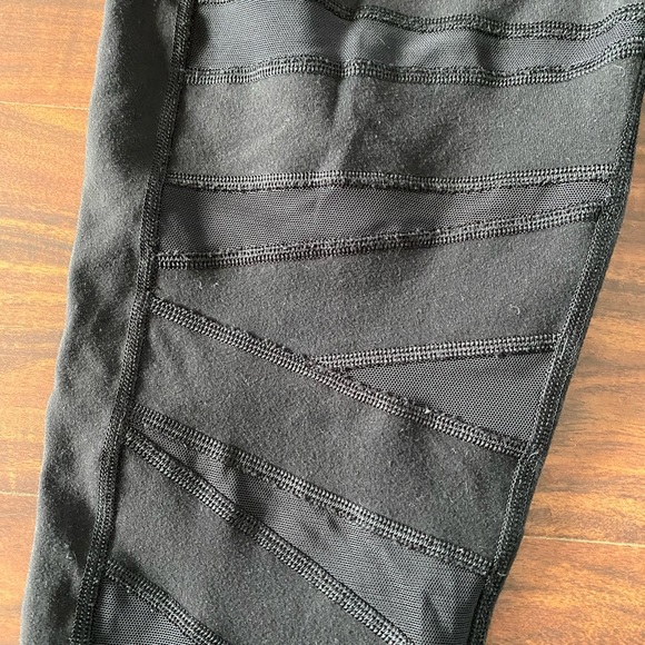 Lululemon Tech Mesh Tight Size 6 - Picture 3 of 6
